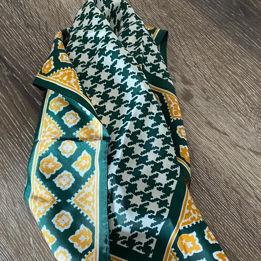 Green and Yellow Patterned Scarf

Free with any purchase/